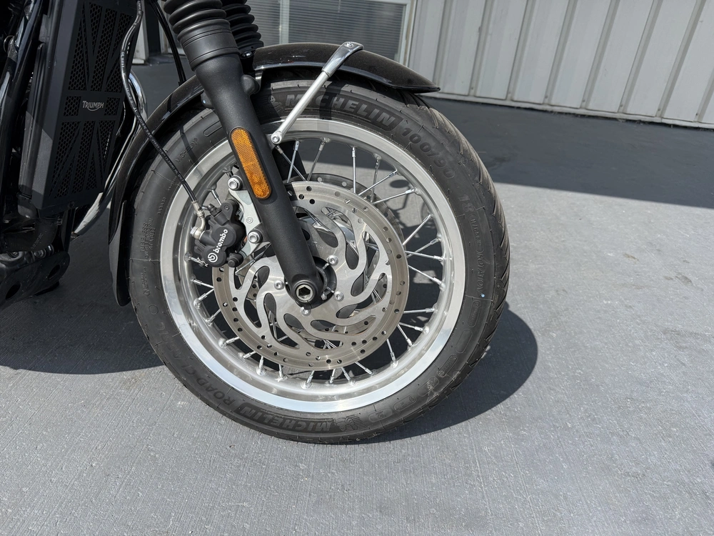 2023 Triumph T120 alt