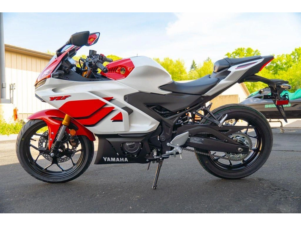 2026 Yamaha Yzf-r3 70th Anniversary Edition alt