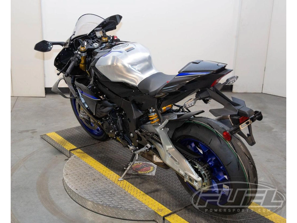 2026 Yamaha Yzf-r1m alt