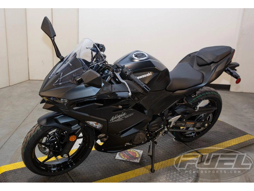 2026 Kawasaki Ninja® 500 Abs Metallic Flat Spark Black alt