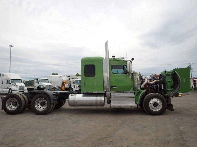 Peterbilt 589 2025