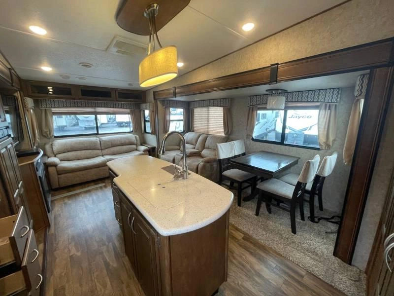 2017 Forest River Wildcat 29rlx alt