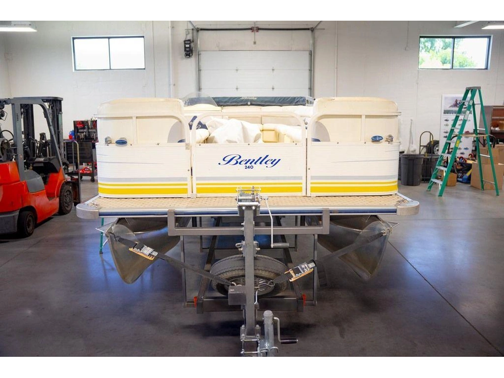 2005 Bentley Industries 240 Cruise alt