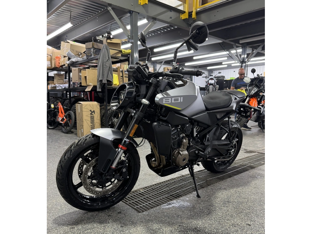 2025 Husqvarna Vitpilen 801 alt