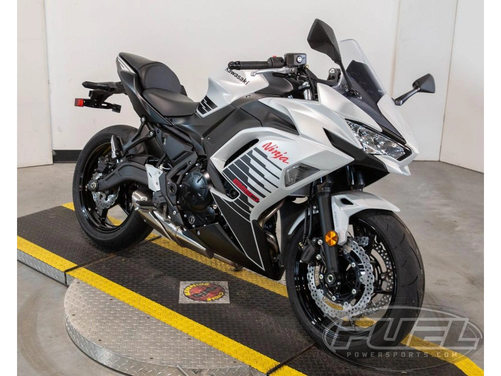 2026 Kawasaki Ninja® 650 Abs alt