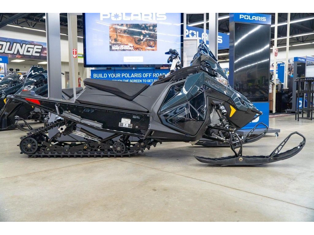 2026 Polaris 650 Indy Xc 137 Gloss Black / Blue Dusk alt