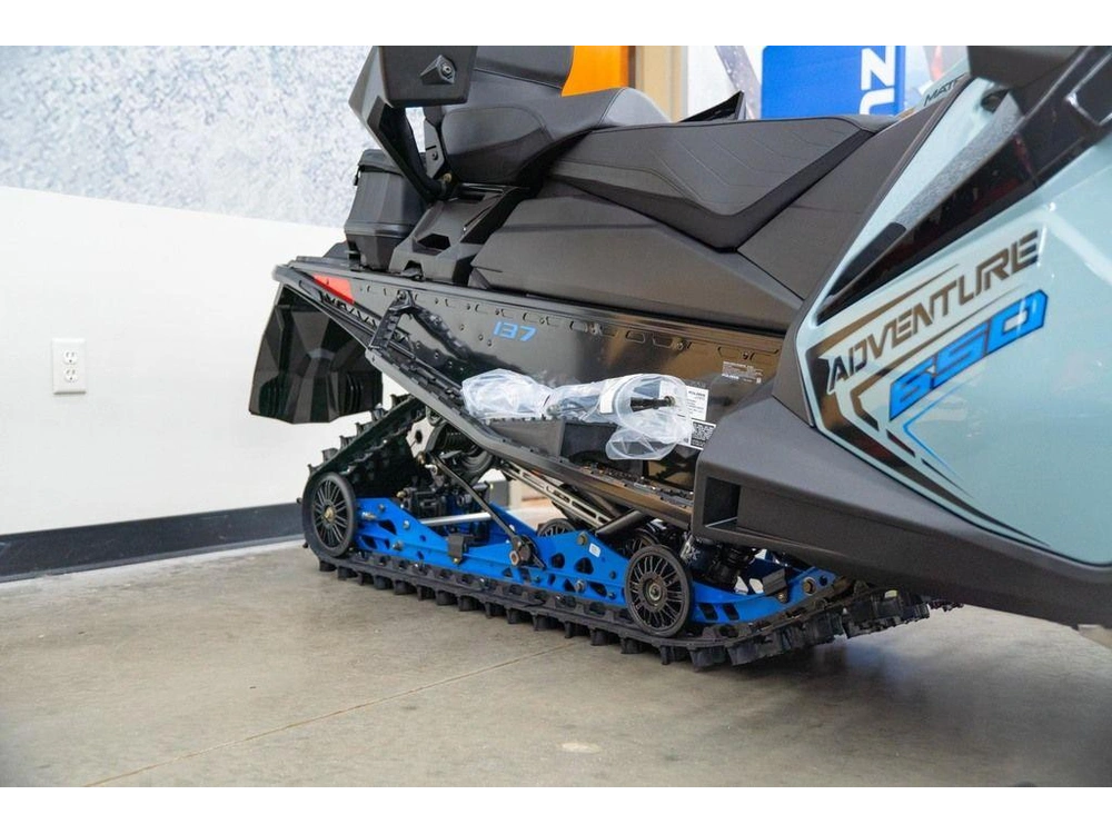 2026 Polaris 650 Indy Adventure 137 Gloss Black / Blue Dusk alt