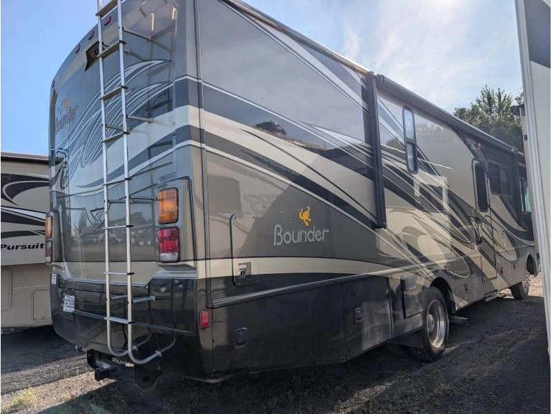 Fleetwood Bounder 33u 2011 alt