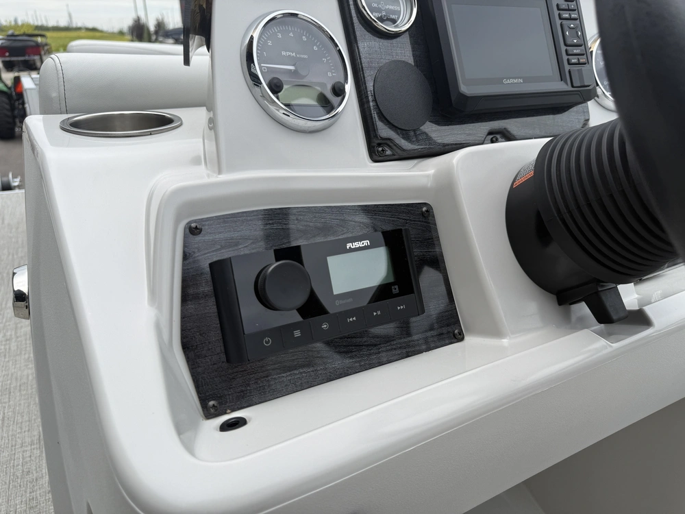2025 Tahoe 2380ql alt