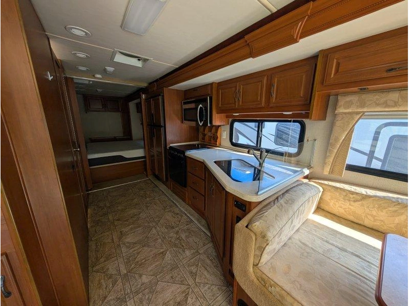Fleetwood Bounder 33u 2011 alt