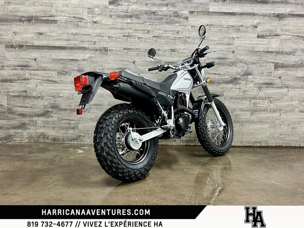 Yamaha Tw 200 Gris 2026 alt
