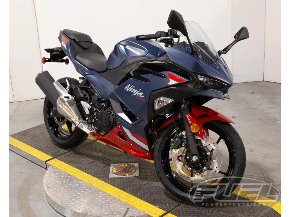 2026 Kawasaki Ninja® 500 Abs Metallic Matte Twilight Blue alt