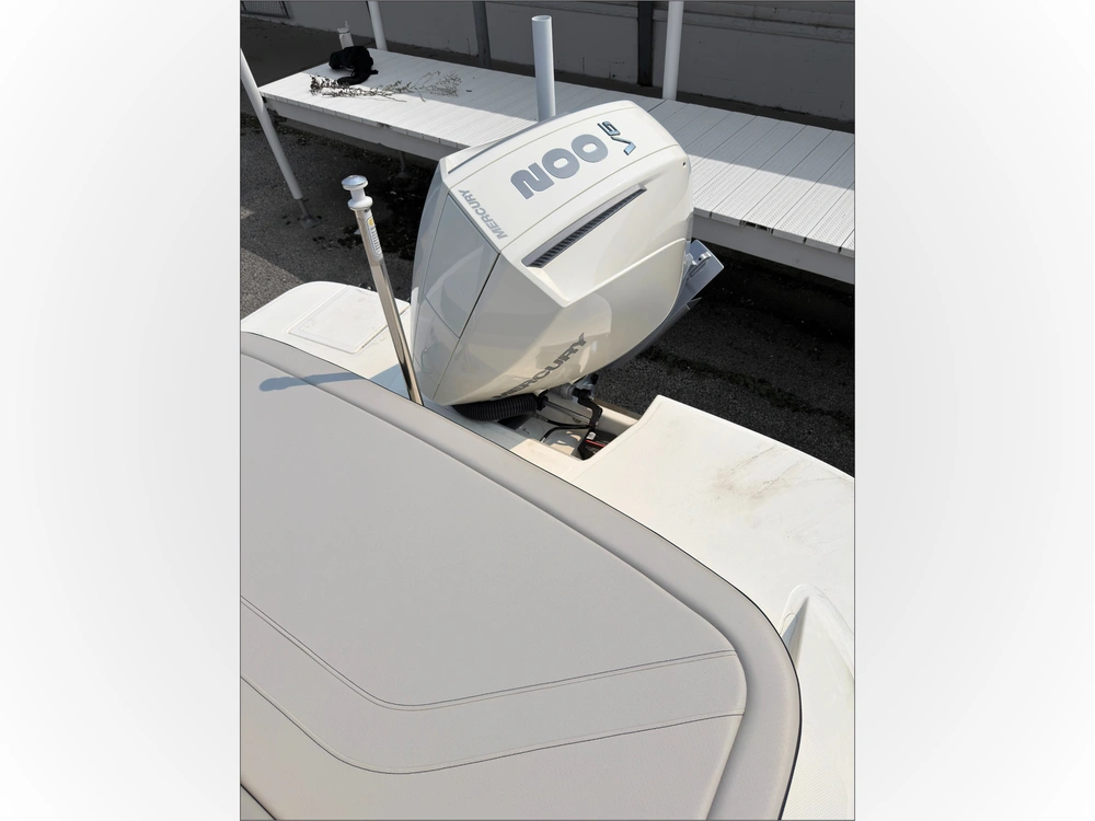 2027 Sea Ray Spo 210 alt