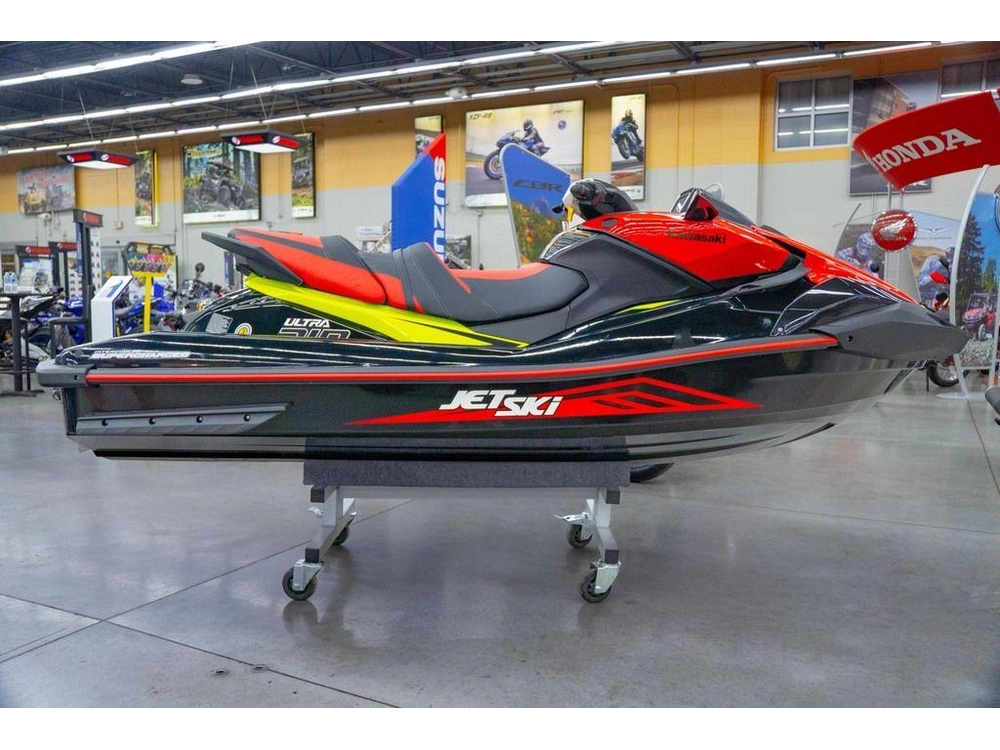 2025 Kawasaki Ultra® 310x alt