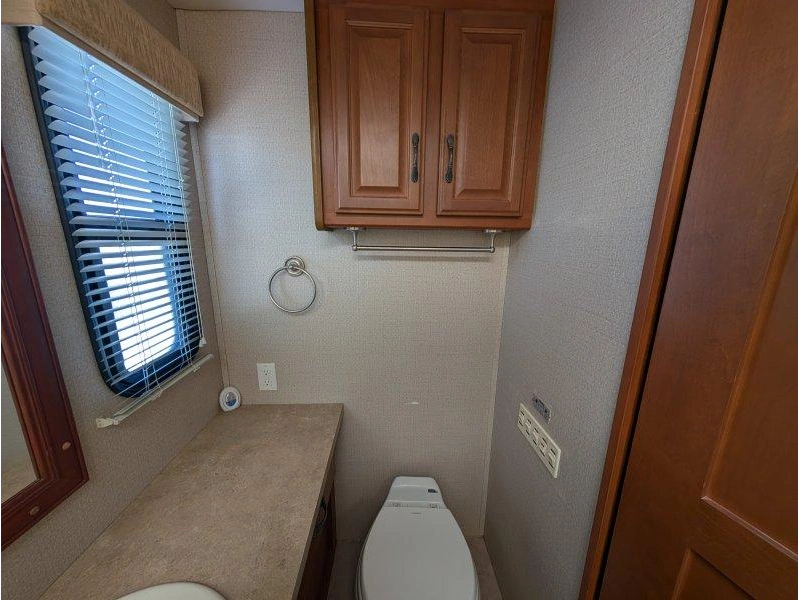 Fleetwood Bounder 33u 2011 alt