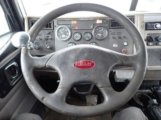 Peterbilt 325 2009