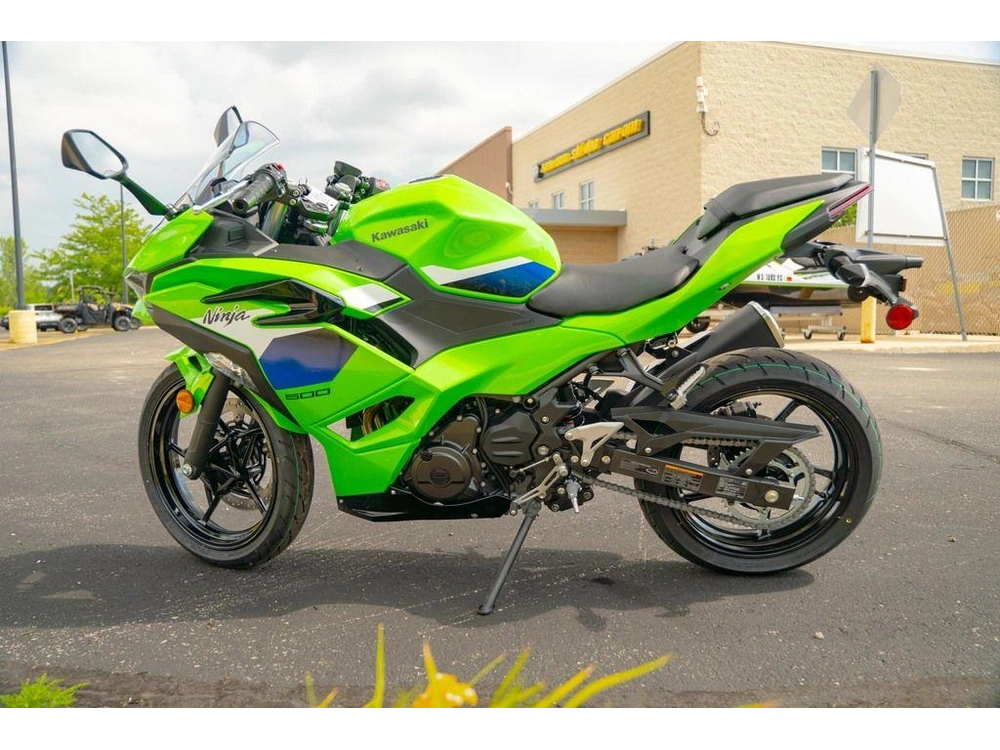 2026 Kawasaki Ninja® 500 alt