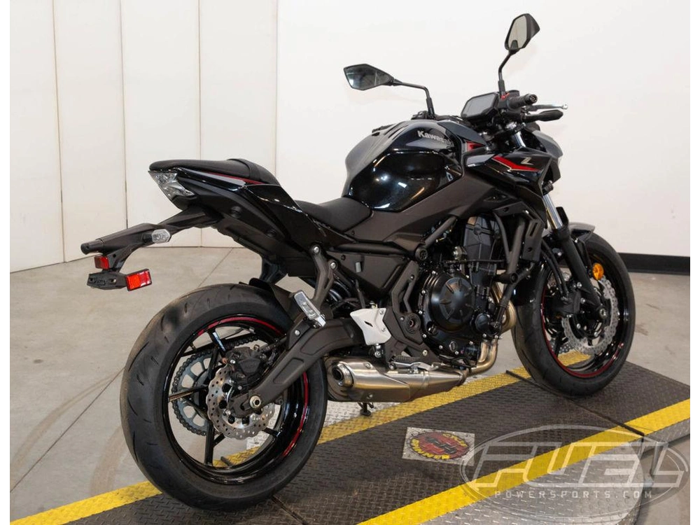 2025 Kawasaki Z650 alt