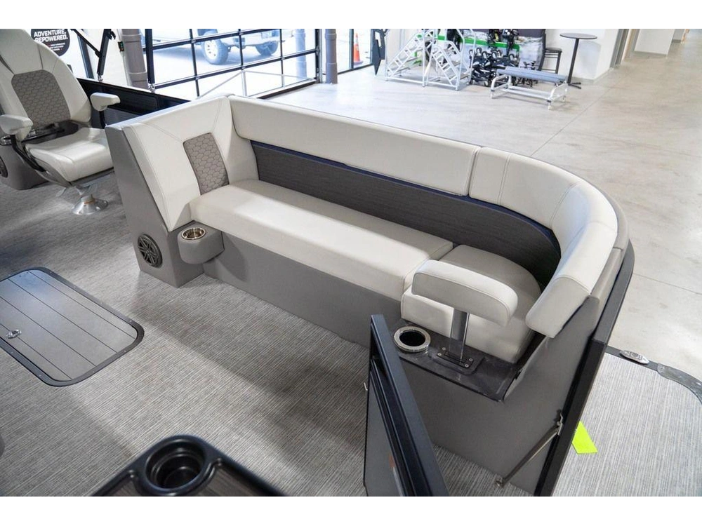 2023 Qwest Pontoons 8522 M-class Rls Rtz alt
