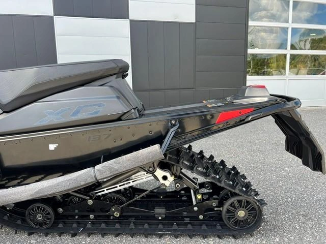 Polaris 850 Indy Xc 137 Blk 2027 alt