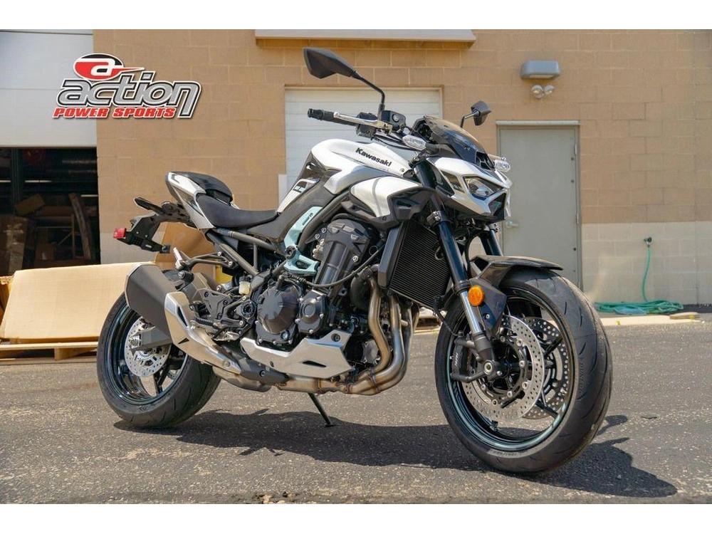 2025 Kawasaki Z900 Abs Galaxy Silver/metallic Spark Black alt