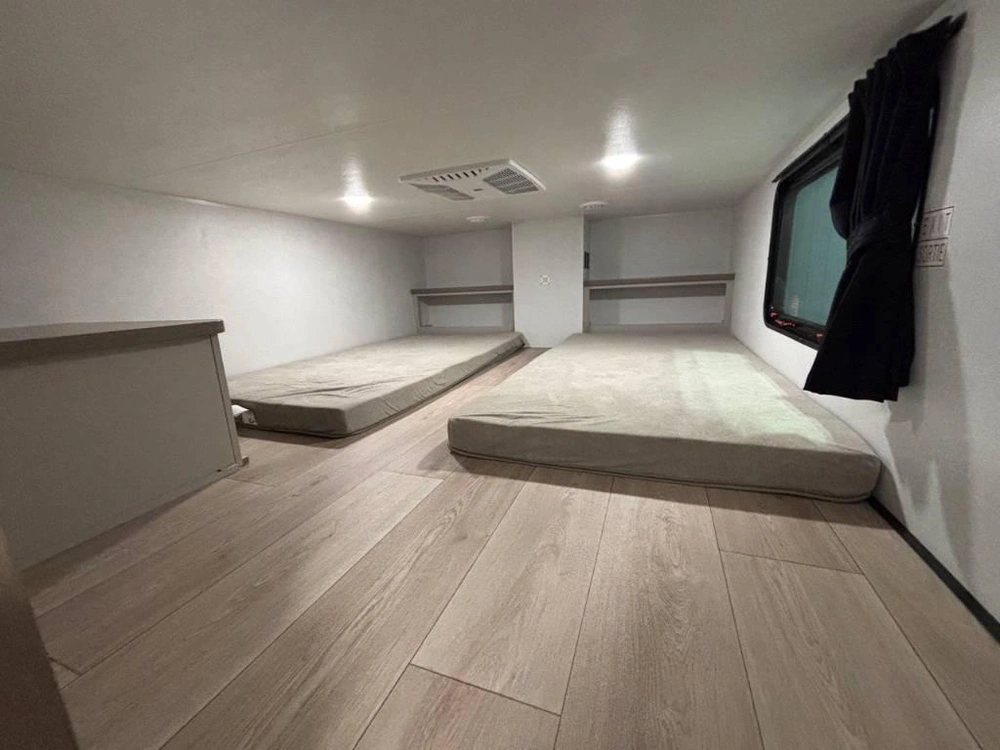 Jayco Jay Flight Bungalow 404loft 2027 alt