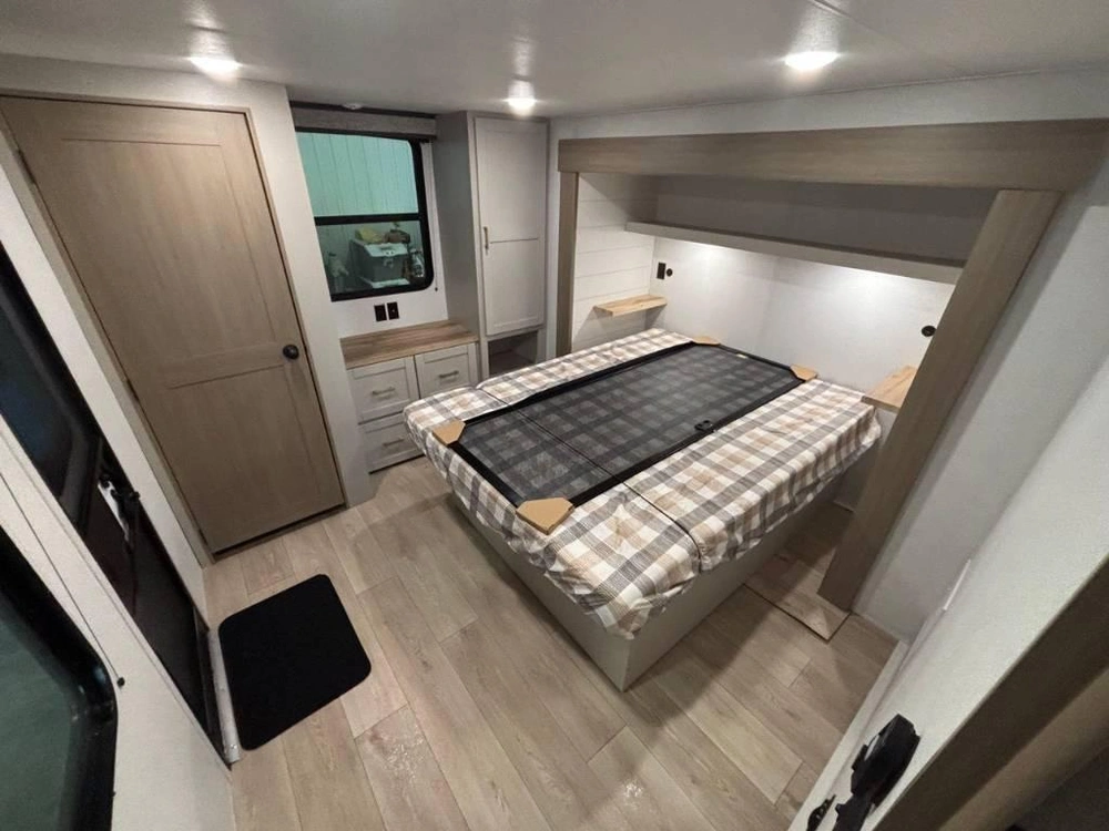 Jayco Jay Flight Bungalow 404loft 2027 alt