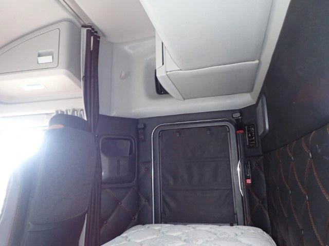 Kenworth W990 2025