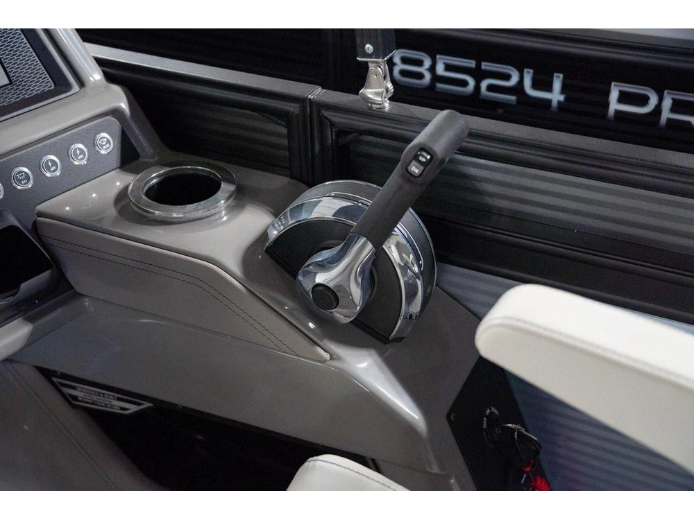 2023 Qwest Pontoons 8522 M-class Rls Rtz alt