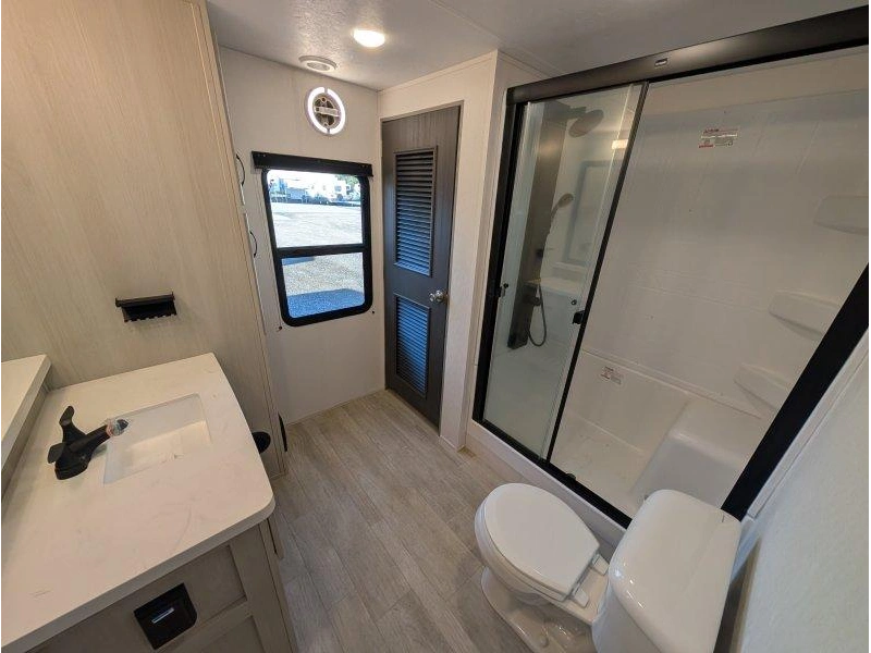 Coachmen Catalina 42condo 2027 alt