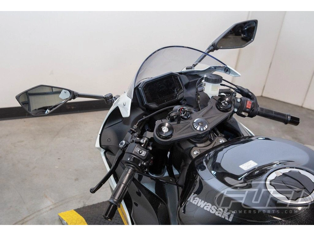 2026 Kawasaki Ninja® Zx™-6r alt