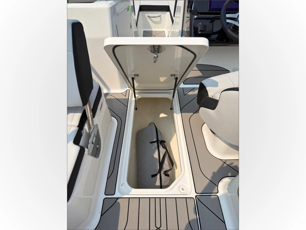 2027 Sea Ray Spo 210 alt