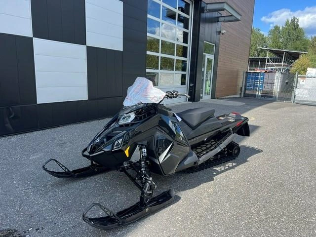 Polaris 850 Indy Xc 137 Blk 2027 alt