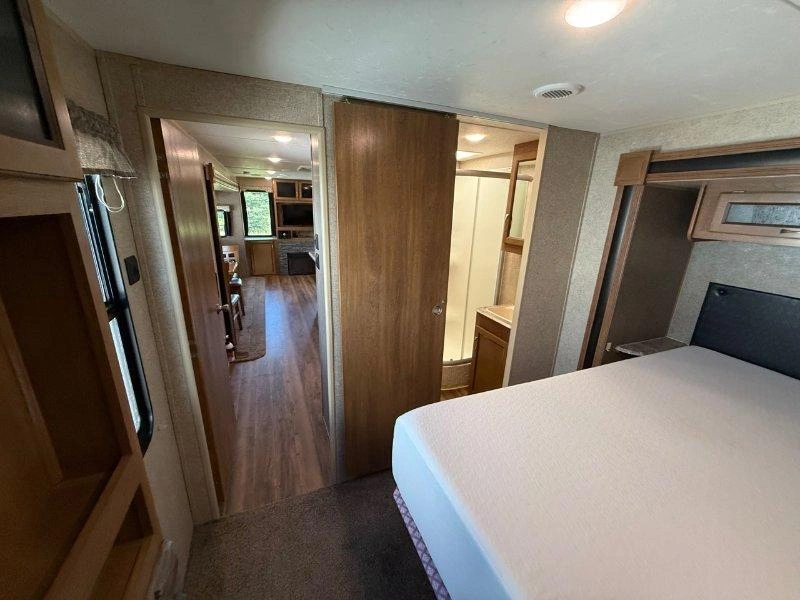Coachmen Catalina 333rets 2019 alt