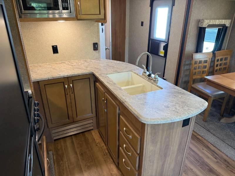 Coachmen Catalina 333rets 2019 alt