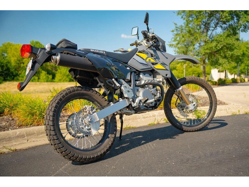 2022 Suzuki Dr-z400s alt