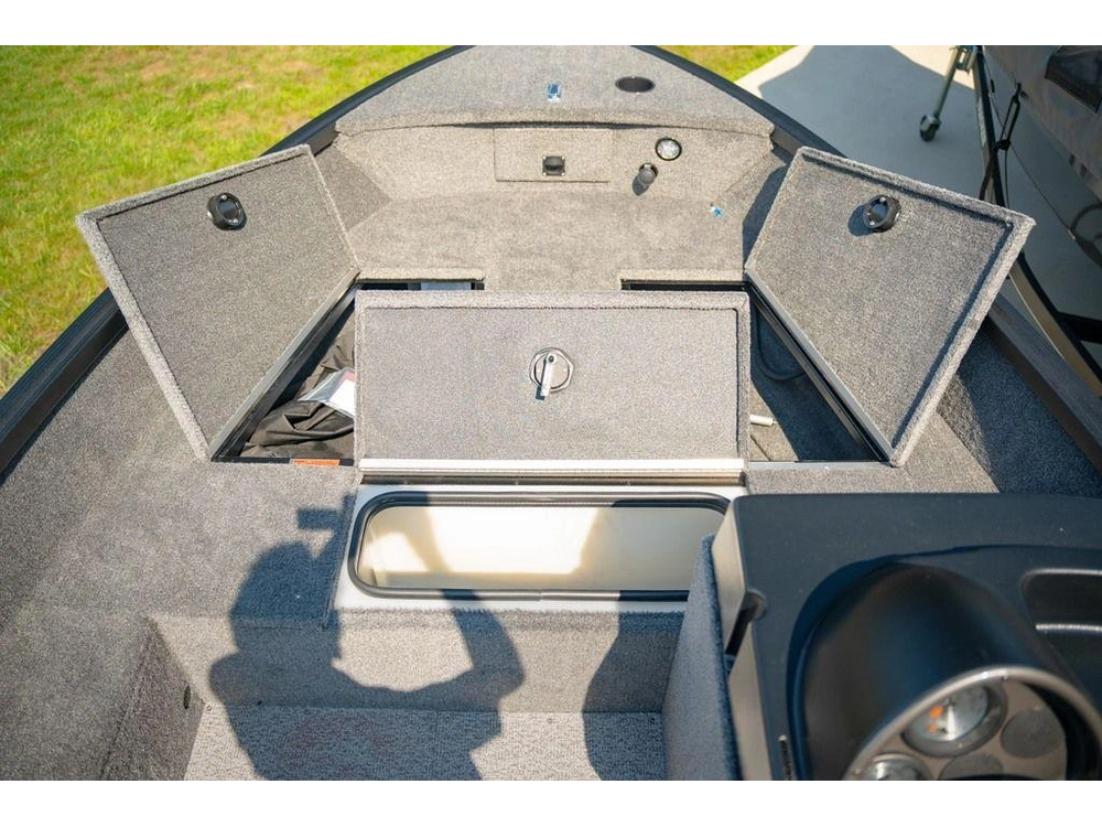 2027 Alumacraft Classic 165 Side Console alt