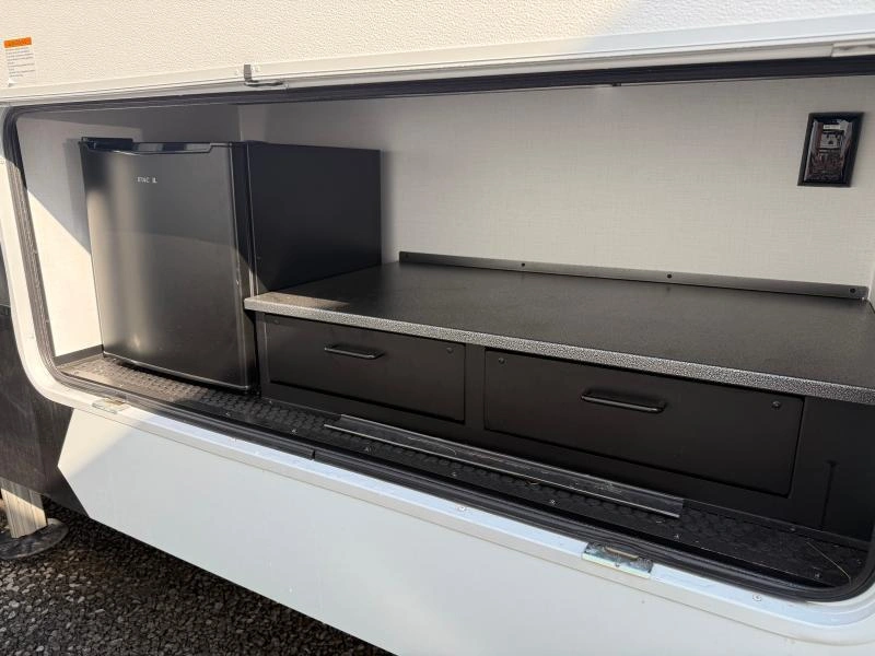 Brinkley Model Z Z3610 2024 alt
