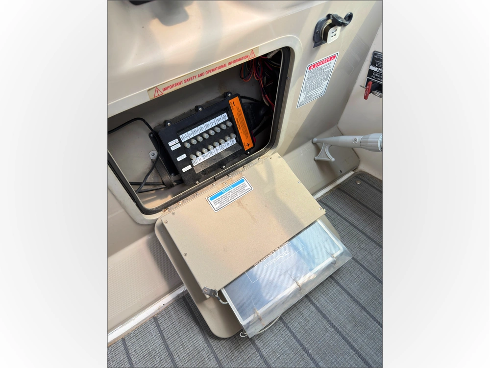2006 Sea Ray 320 Sundancer