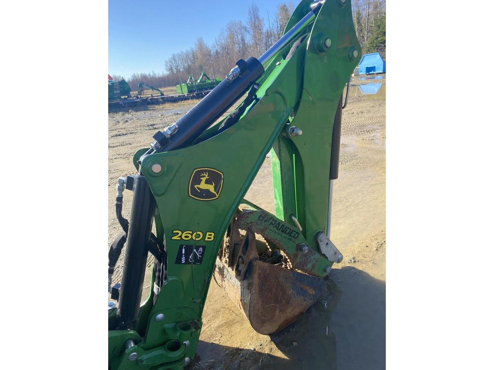 2020 John Deere 260b alt