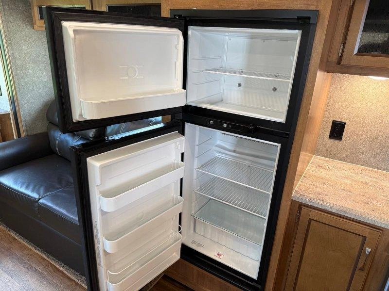 Coachmen Catalina 333rets 2019 alt