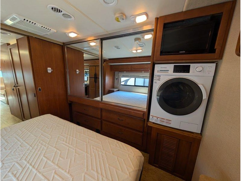 Fleetwood Bounder 33u 2011 alt
