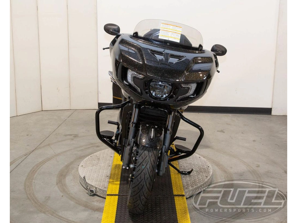 2026 Indian Motorcycle Challenger® Dark Horse® 112 W/powerband Audio Black Crystal W/black Metalli alt