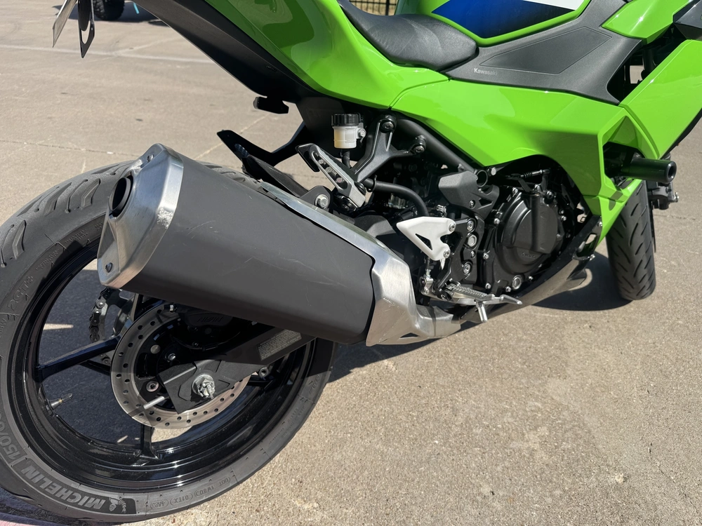 2026 Kawasaki Ninja 500 alt