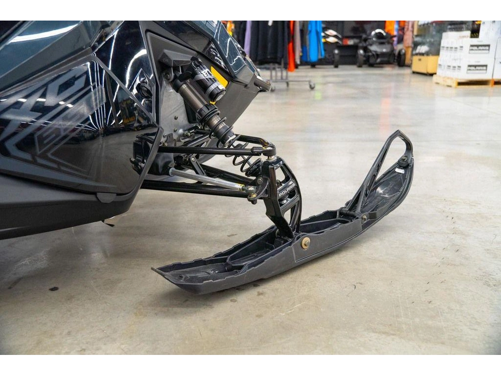 2026 Polaris 650 Indy Xc 137 Gloss Black / Blue Dusk alt