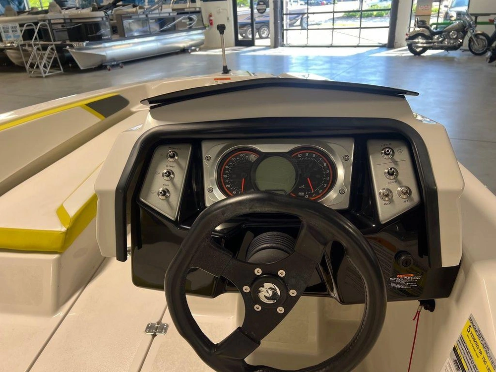 2016 Scarab 165 alt