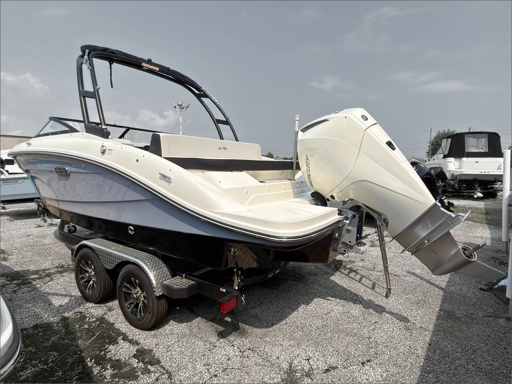 2027 Sea Ray Spo 210 alt