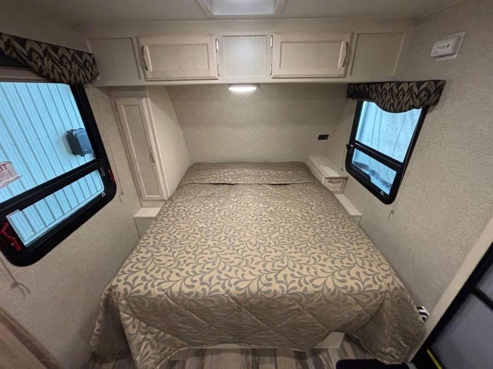 Winnebago Micro Minnie 2106fbs 2017 alt
