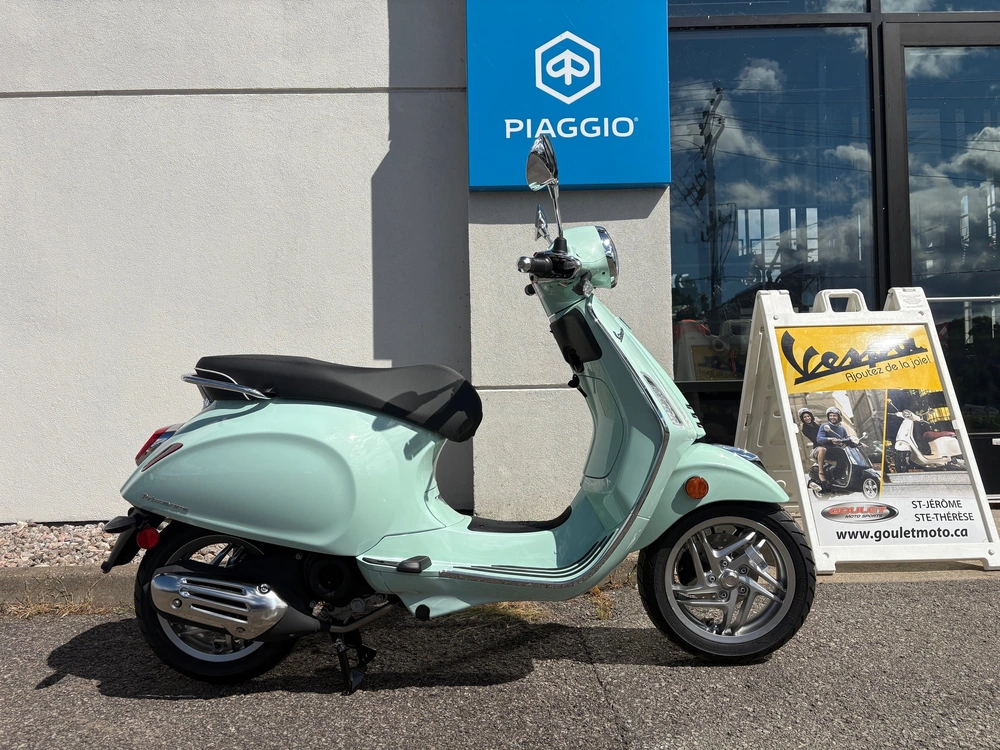 2027 Vespa Primavera 50 alt