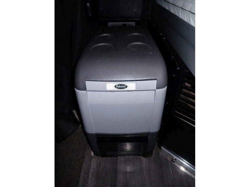 Peterbilt 589 2025